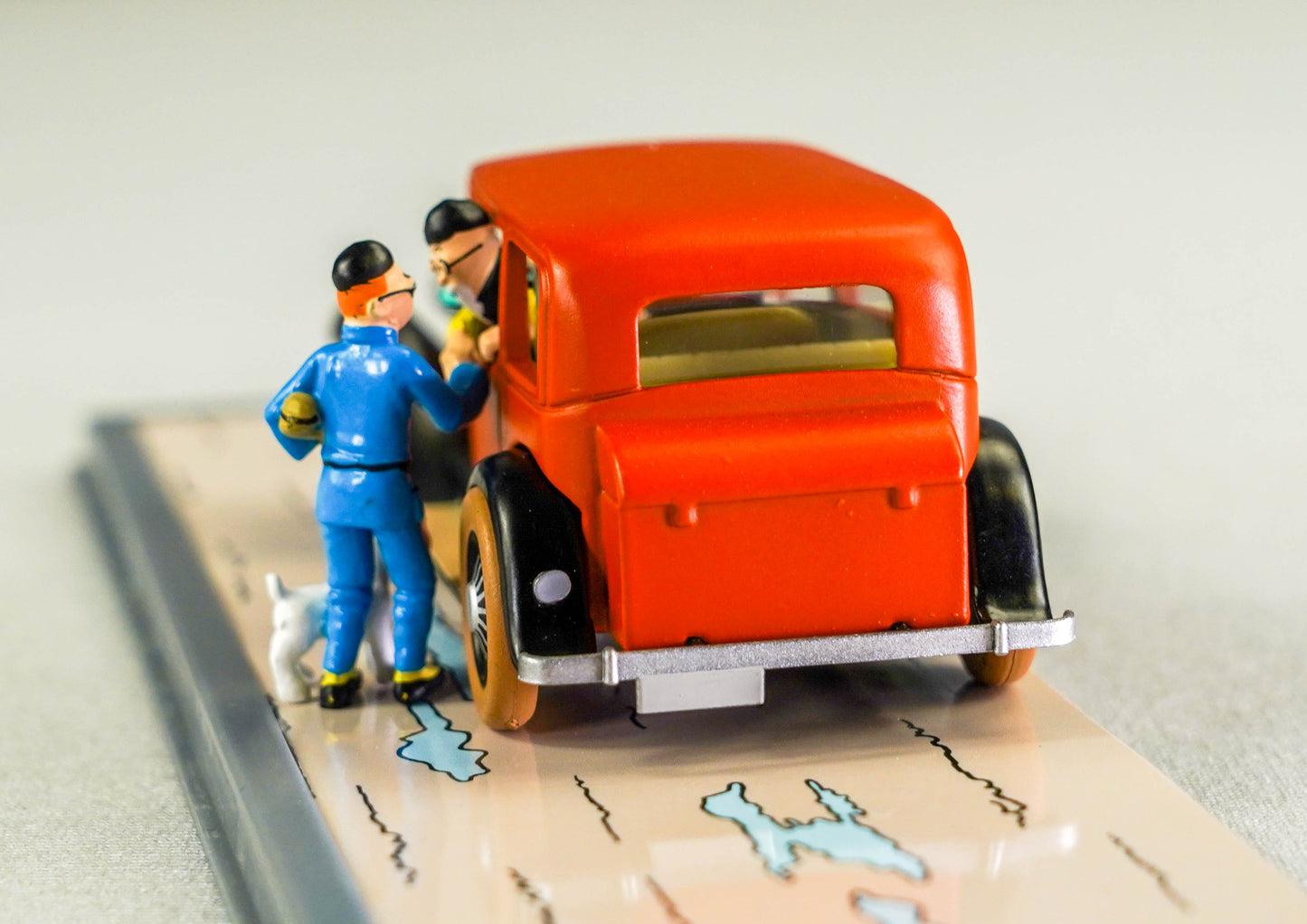MOULINSART TINTIN CAR #2 Dr Wang's Red Limo: Blue Lotus Model car 1/43 Scale (Copy)
