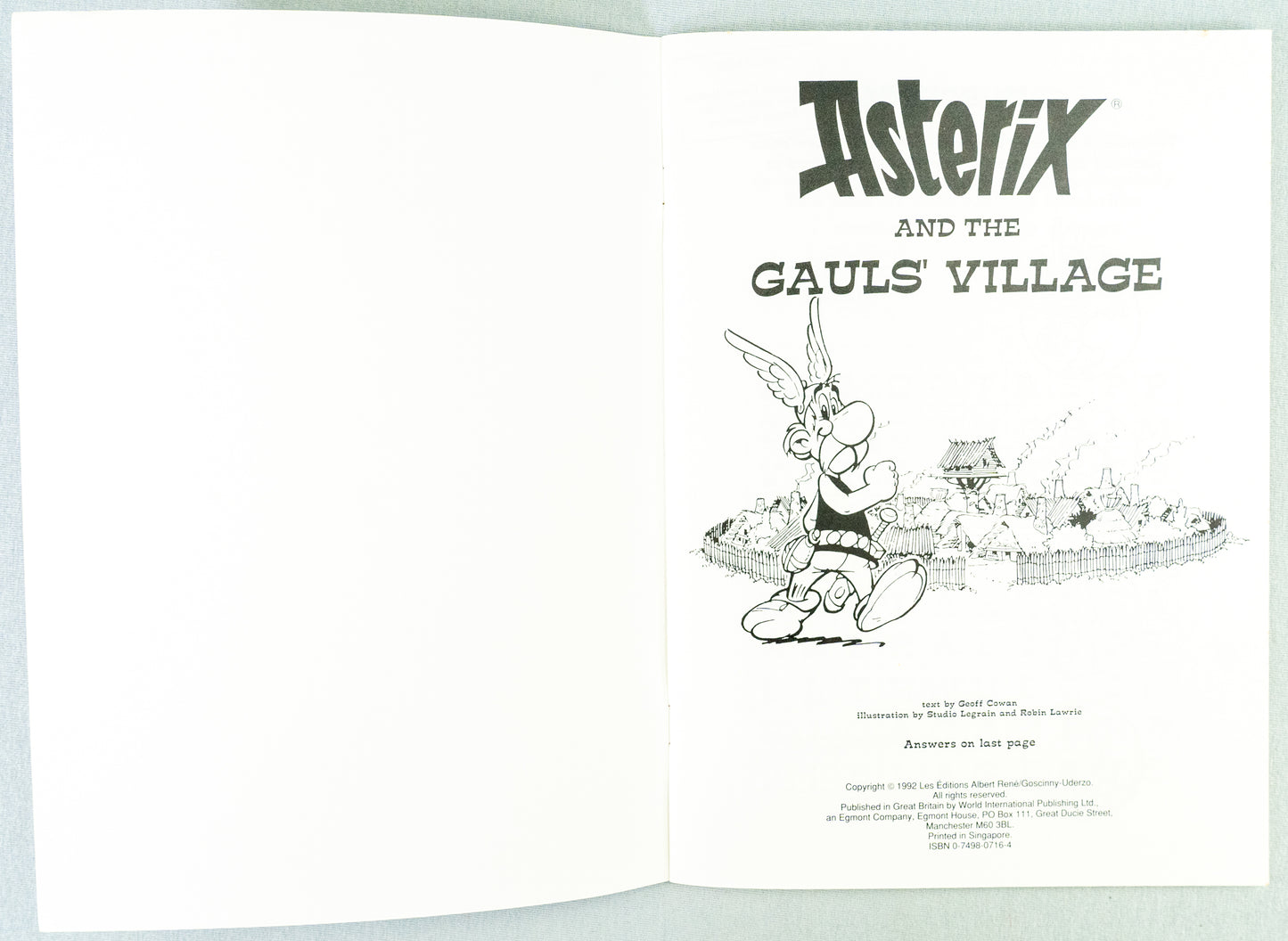 Asterix The Gaul’s Village Sticker Scene Books UK Editions World/Egmont UK Uderzo