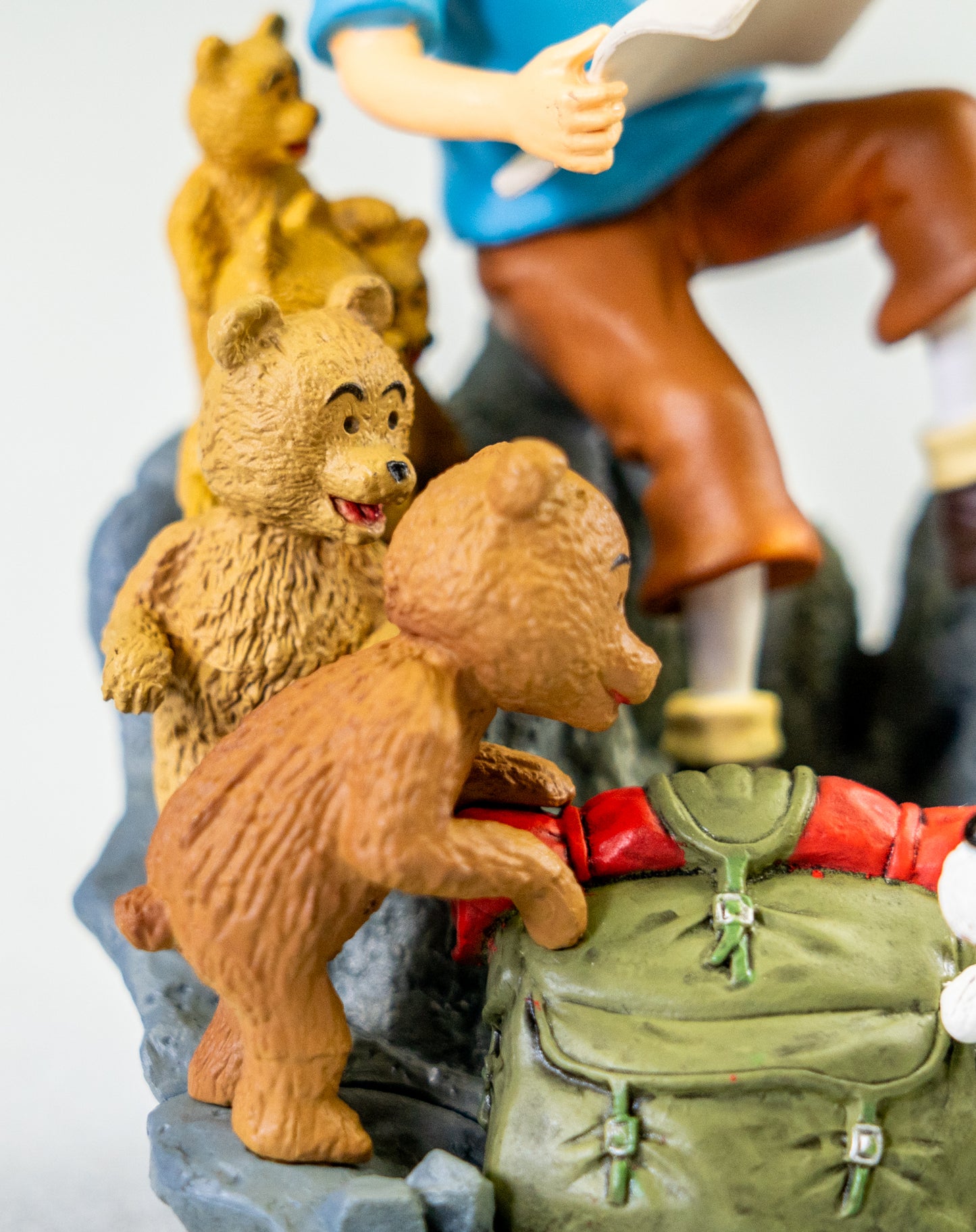 Tintin Snowy & Bear Cubs: Destination Moon Large Box Scene Figurine 10cm Model Coffret