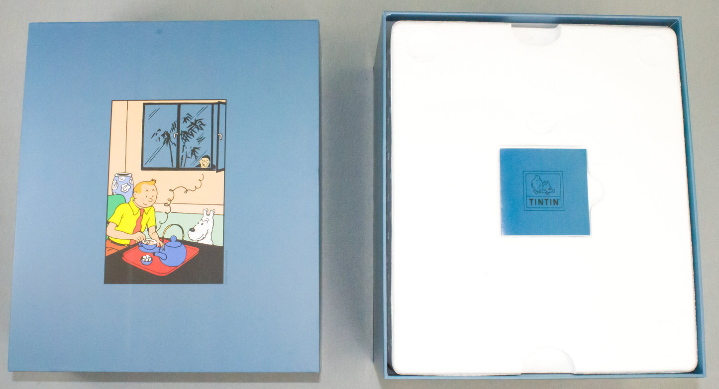 Statuette Moulinsart 47002 Tintin Drinking Tea: Blue Lotus 2023 Colorised 18cm Resin model