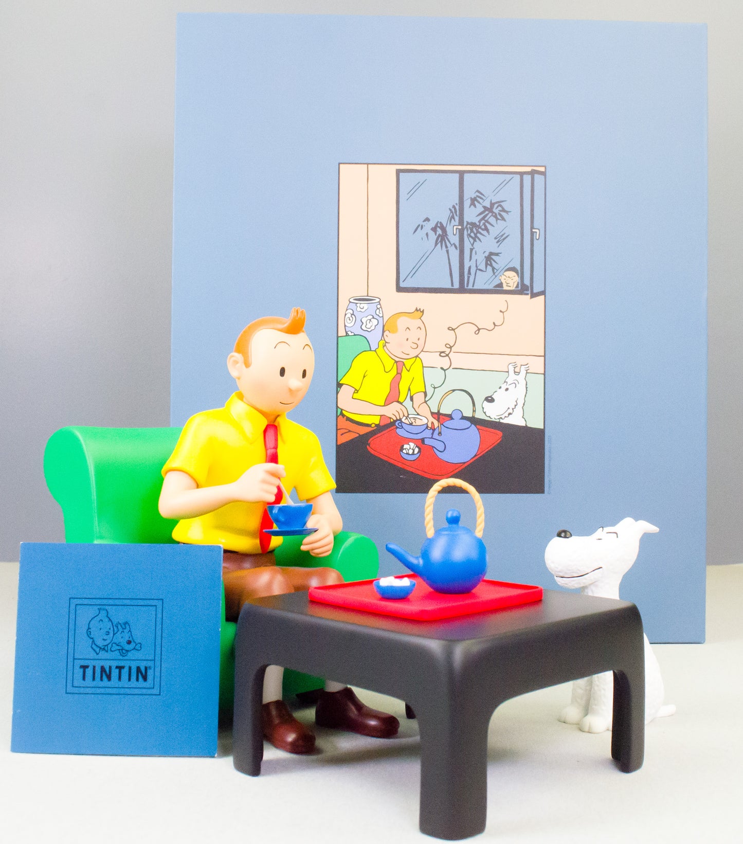 Statuette Moulinsart 47002 Tintin Drinking Tea: Blue Lotus 2023 Colorised 18cm Resin model