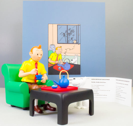 Statuette Moulinsart 47002 Tintin Drinking Tea: Blue Lotus 2023 Colorised 18cm Resin model