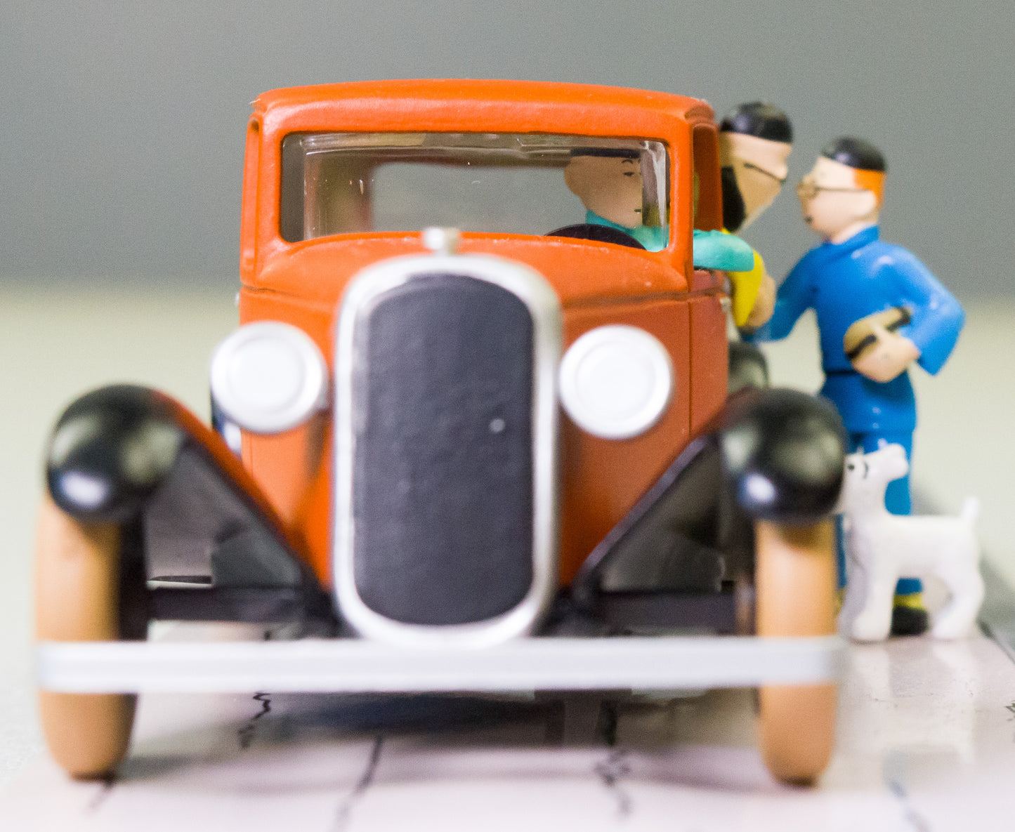 MOULINSART TINTIN CAR #2 Dr Wang's Red Limo: Blue Lotus Model car 1/43 Scale (Copy)