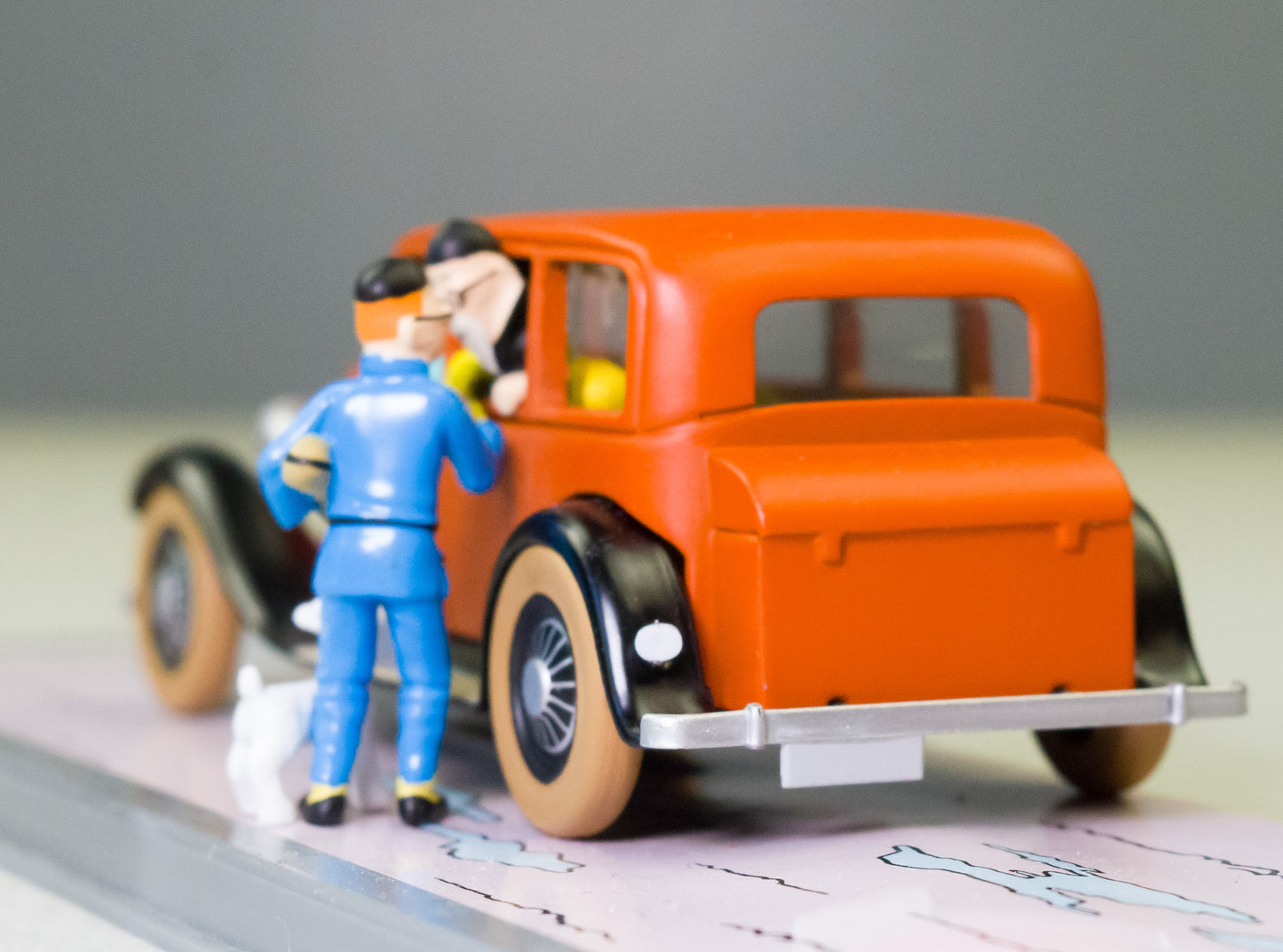 MOULINSART TINTIN CAR #2 Dr Wang's Red Limo: Blue Lotus Model car 1/43 Scale (Copy)