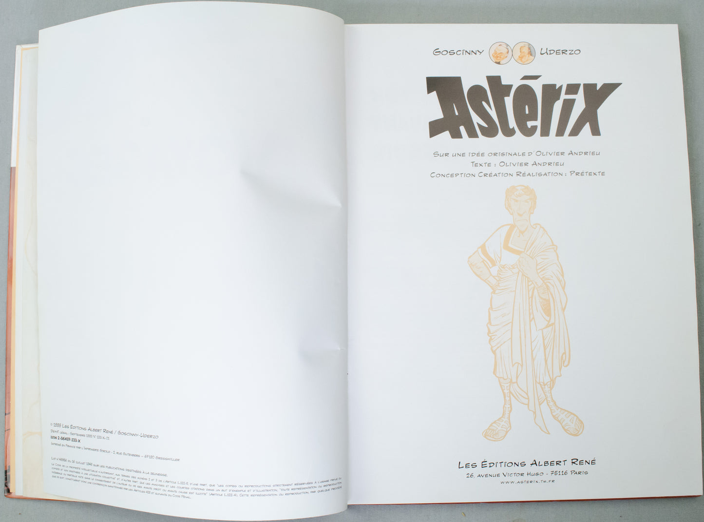 Le Livre d'Asterix Le Gavlois Book - 1999 French 1st Edition HB Les Editions Rene Andrieu