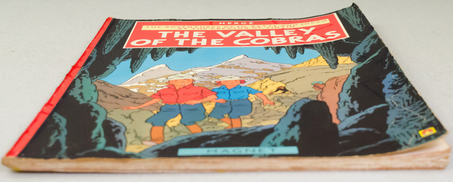 Jo, Zette and Jocko Vally of the Cobras - Magnet 1986 UK Paperback Edition DEFECTS