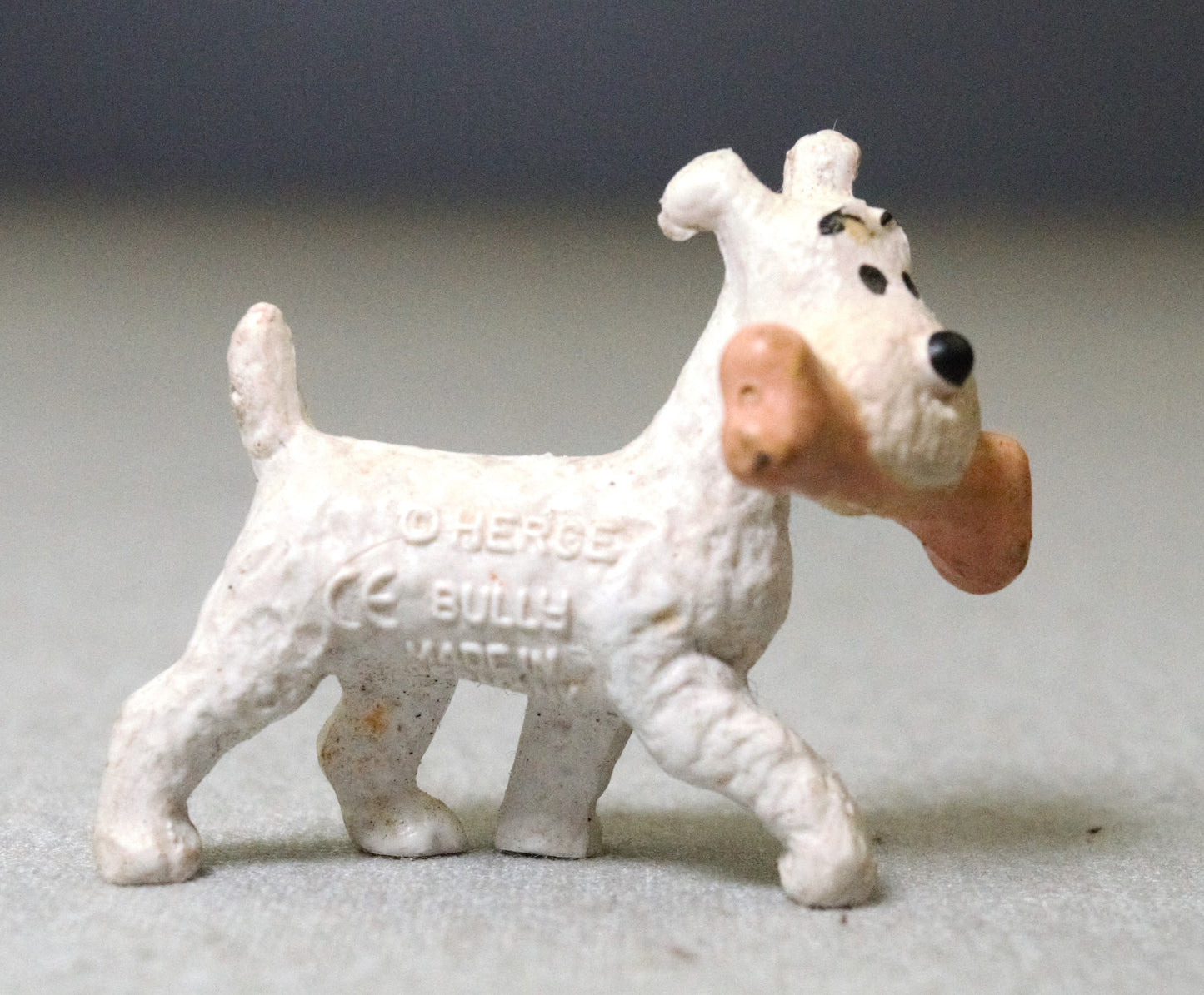 Snowy & Red Bone: Vintage 1980s 3.5cm Figure from the Bully Collection