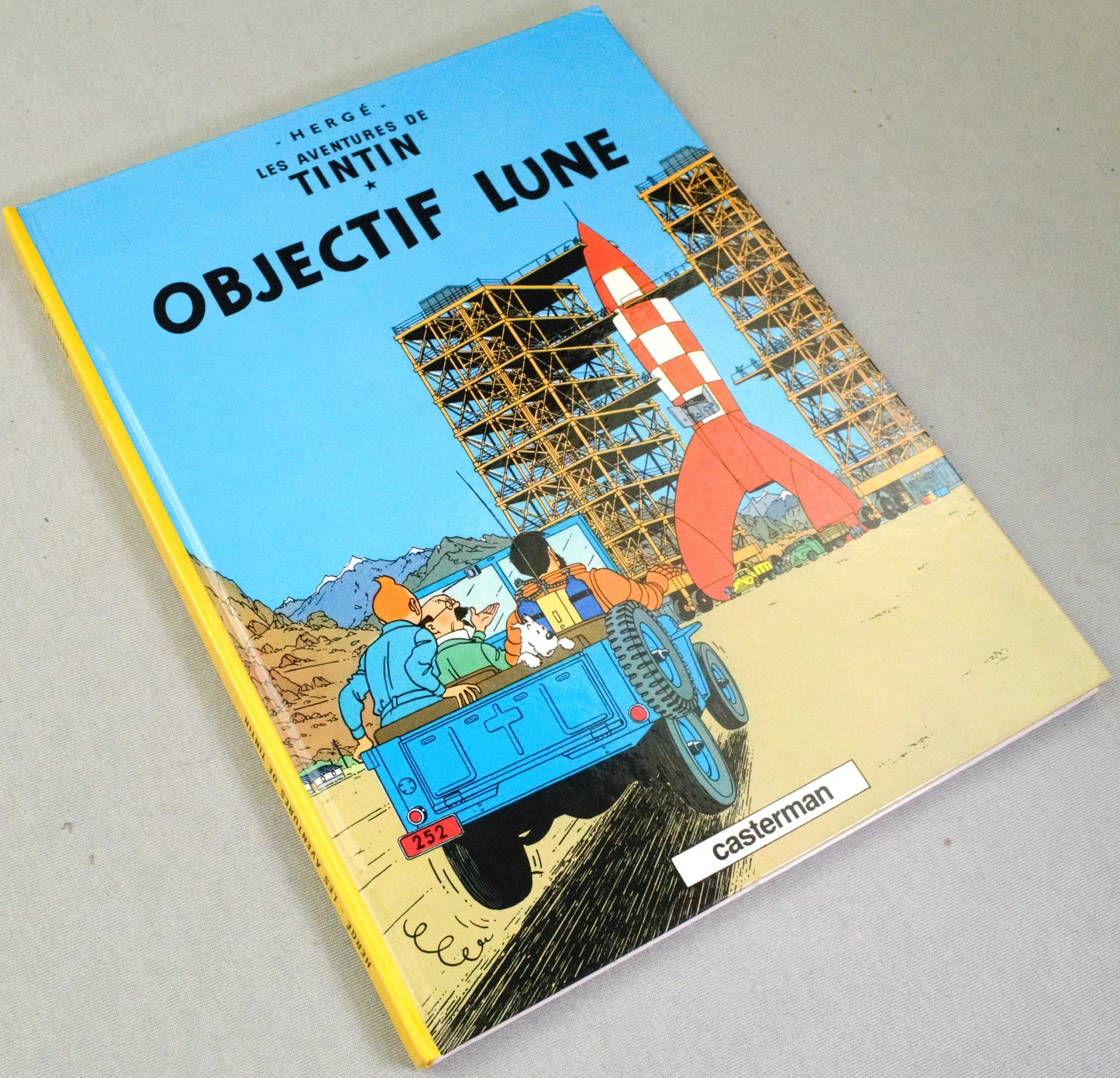 Tintin Objectif Lune Comic Book - Casterman 1981 French Hardback Edition Herge