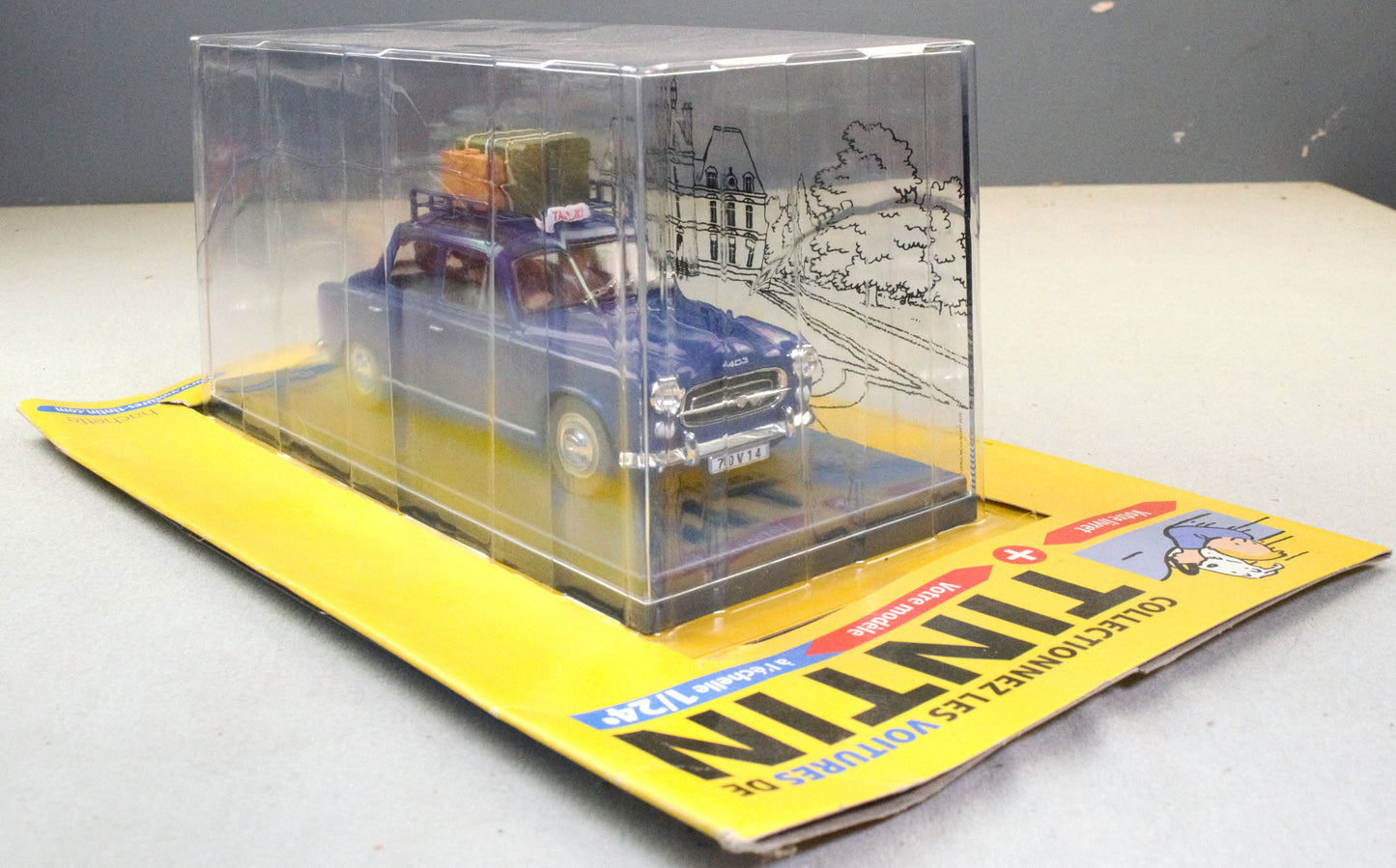 HACHETTE Tintin Car 1/24 #37 Peugeot 403: Castafiore Emerald Model Figure