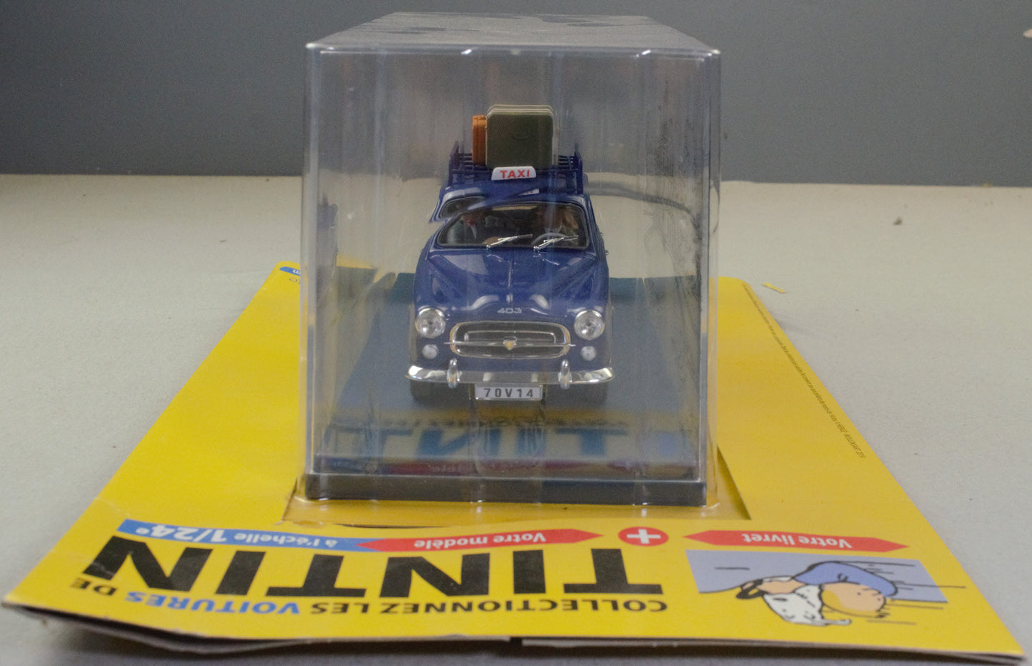 HACHETTE Tintin Car 1/24 #37 Peugeot 403: Castafiore Emerald Model Figure
