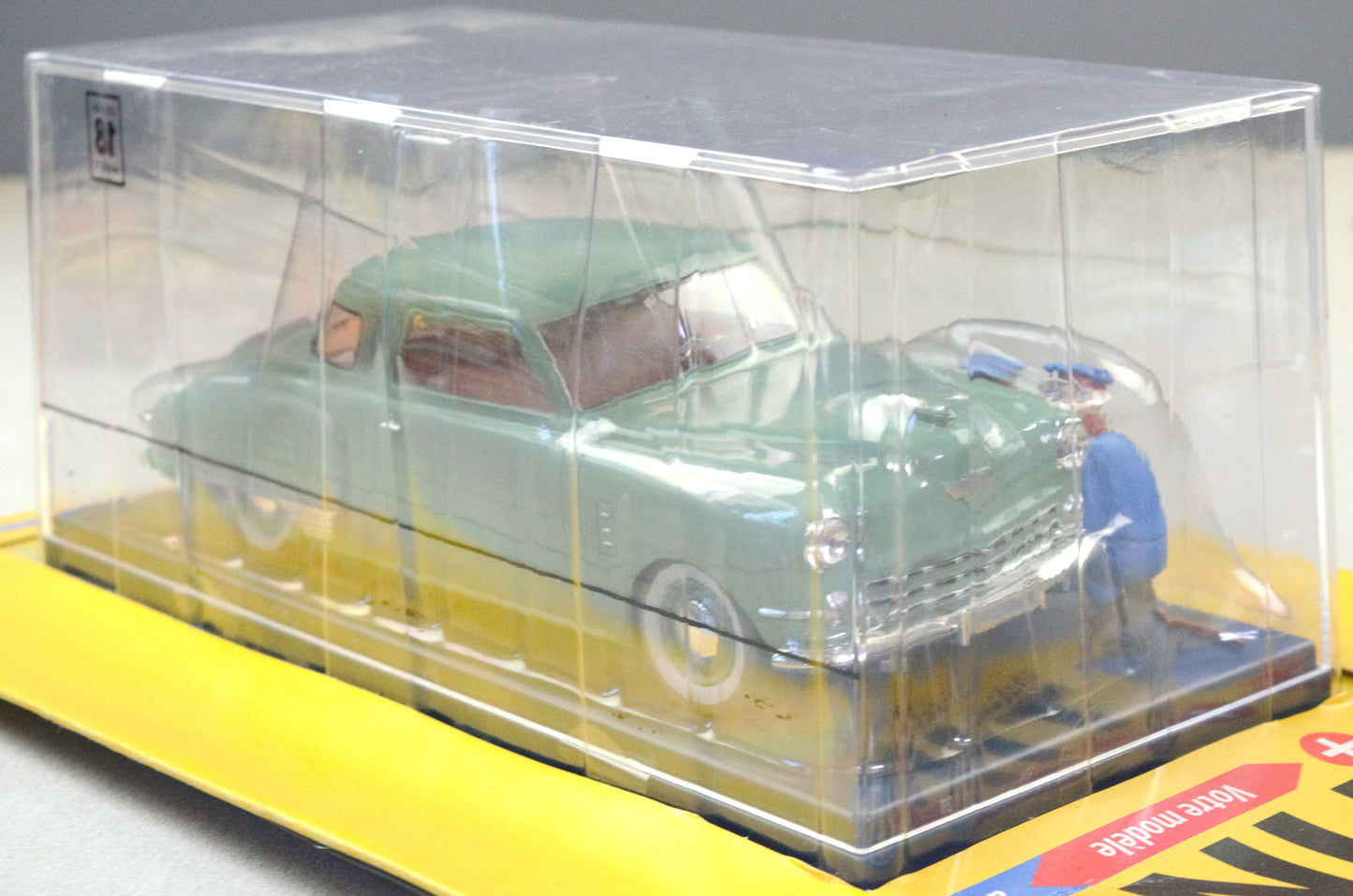 HACHETTE 1/24 Tintin Car #17 Studebaker Commander Land Black Gold Model Voiture