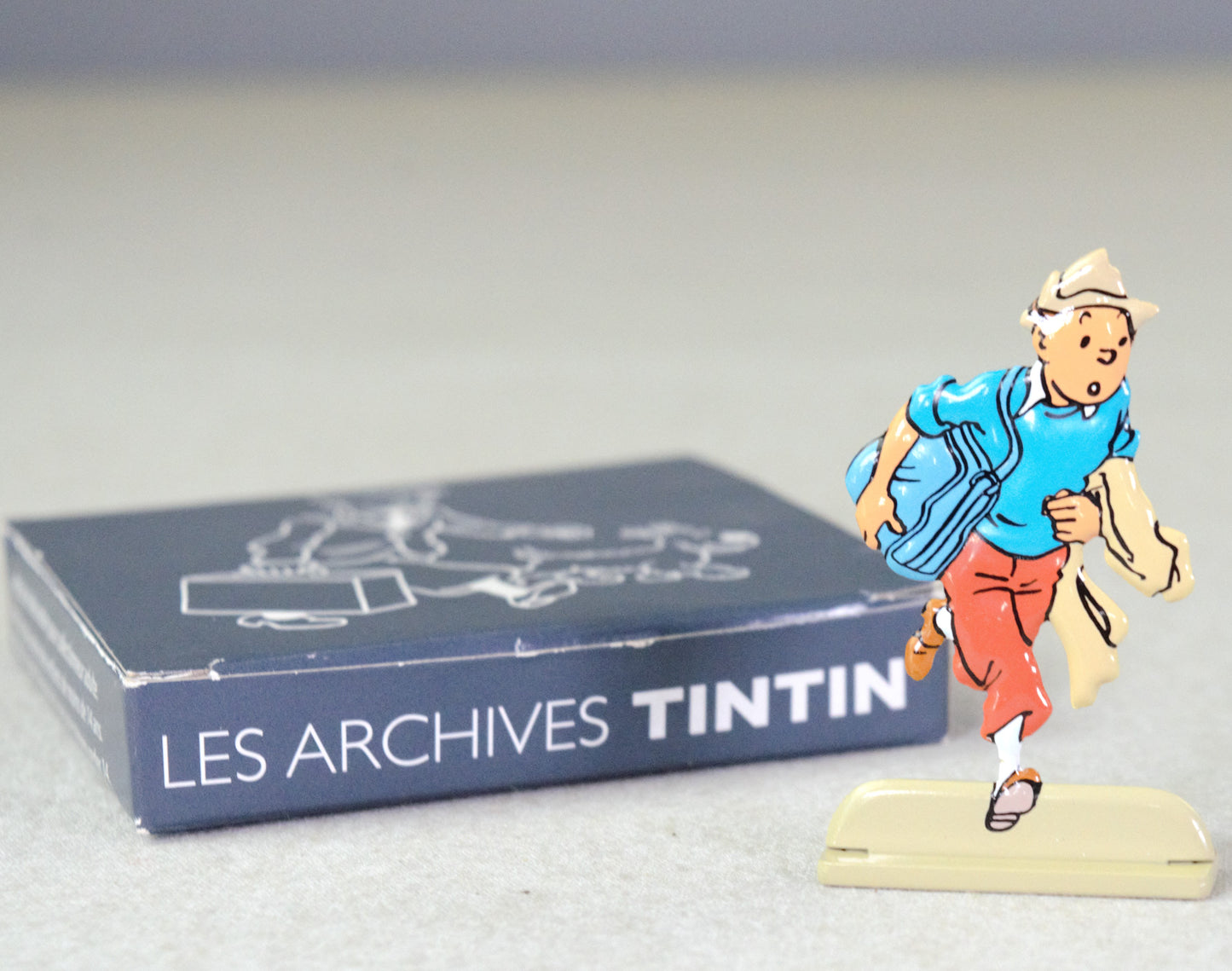 Archives Moulinsart 2D Metal Figurine: Tintin Reporter Red Sea Sharks Running ML Figure/Model