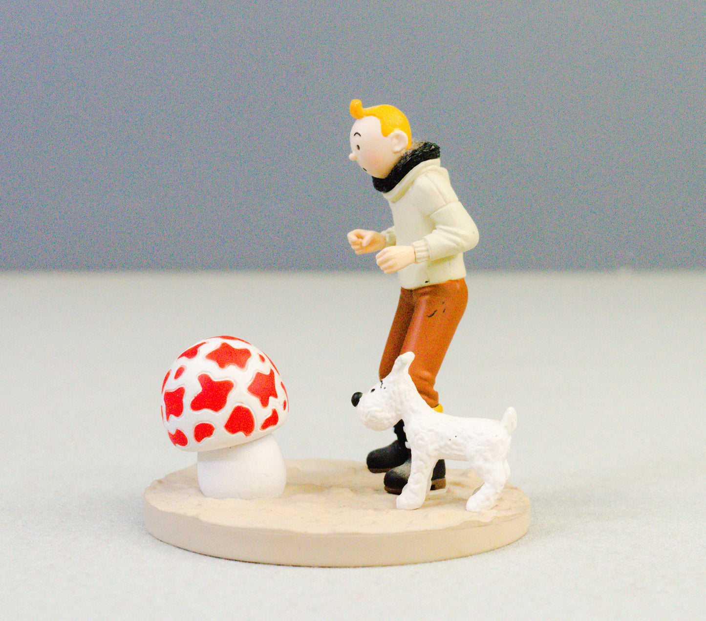 Tintin, Snowy & Mushroom: Shooting Star Moulinsart Box Scene Figurine 9cm Model (Copy)
