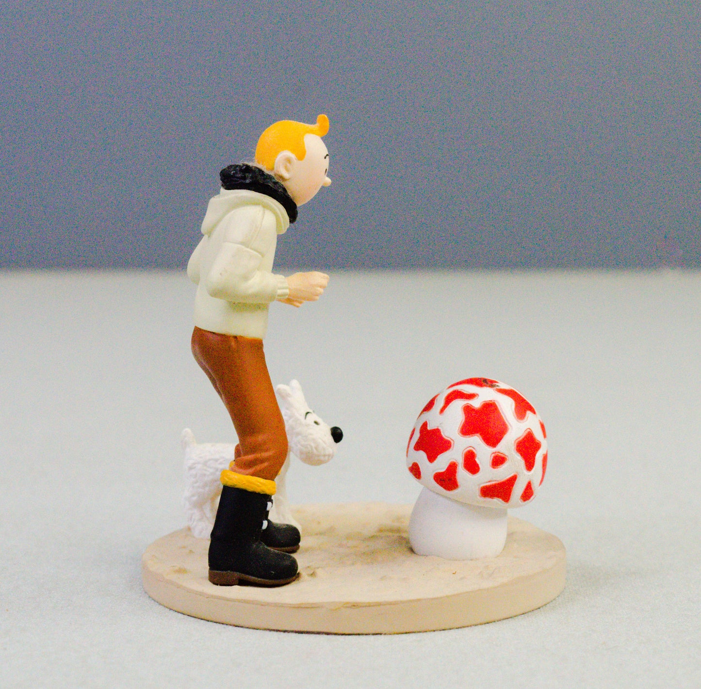 Tintin, Snowy & Mushroom: Shooting Star Moulinsart Box Scene Figurine 9cm Model (Copy)