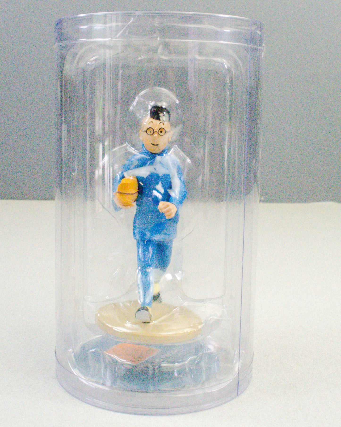LTD RELEASE Tintin Figurine Moulinsart 42251 Tintin carrying Package: Blue Lotus 12cm Herge Figure