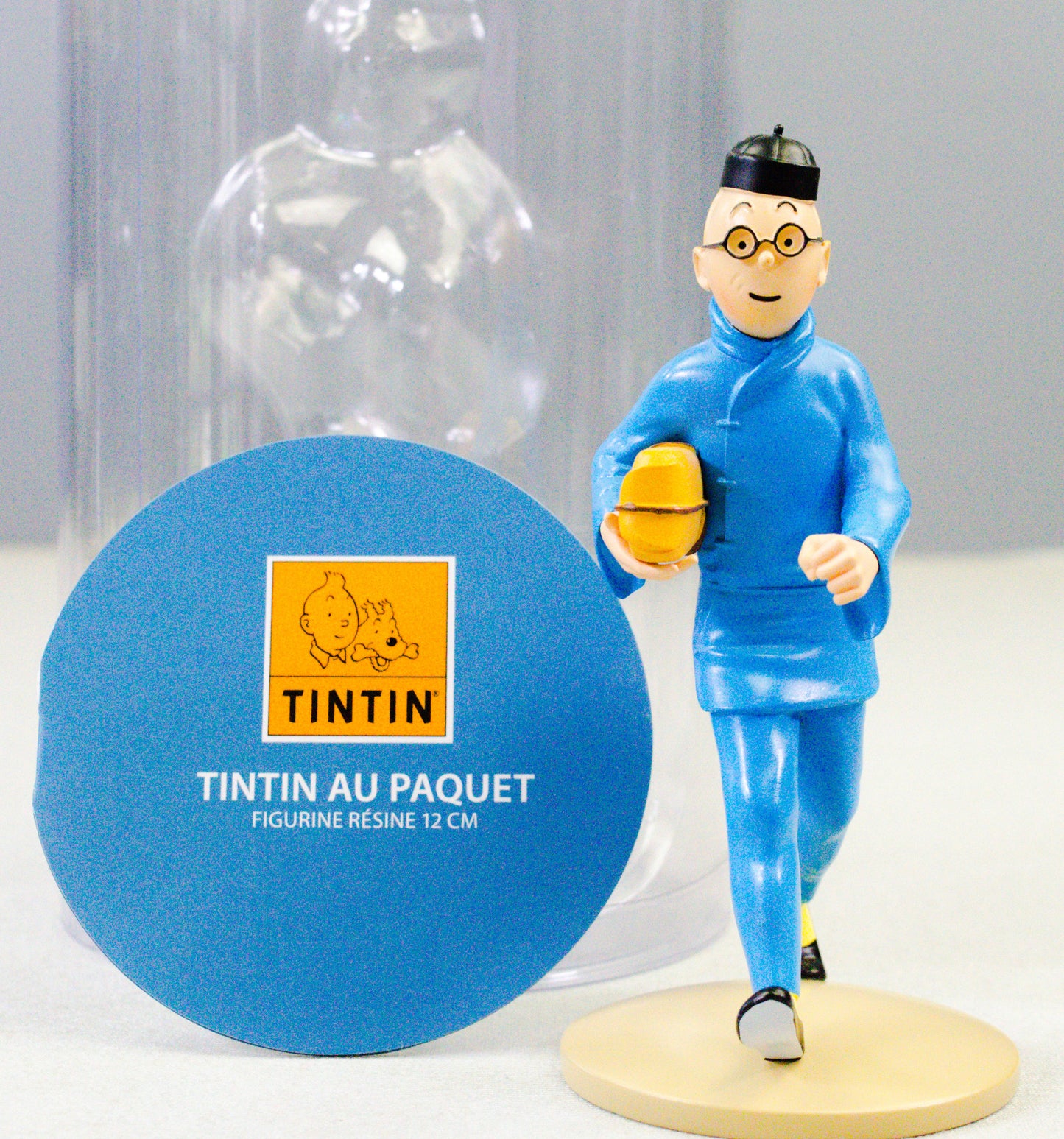 LTD RELEASE Tintin Figurine Moulinsart 42251 Tintin carrying Package: Blue Lotus 12cm Herge Figure