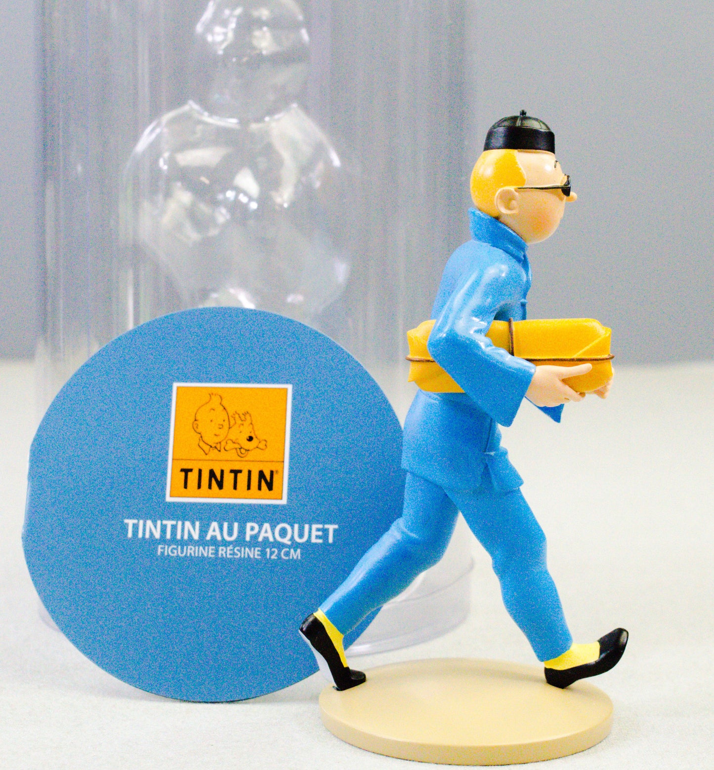 LTD RELEASE Tintin Figurine Moulinsart 42251 Tintin carrying Package: Blue Lotus 12cm Herge Figure