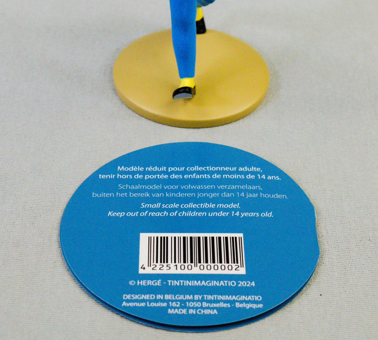 LTD RELEASE Tintin Figurine Moulinsart 42251 Tintin carrying Package: Blue Lotus 12cm Herge Figure