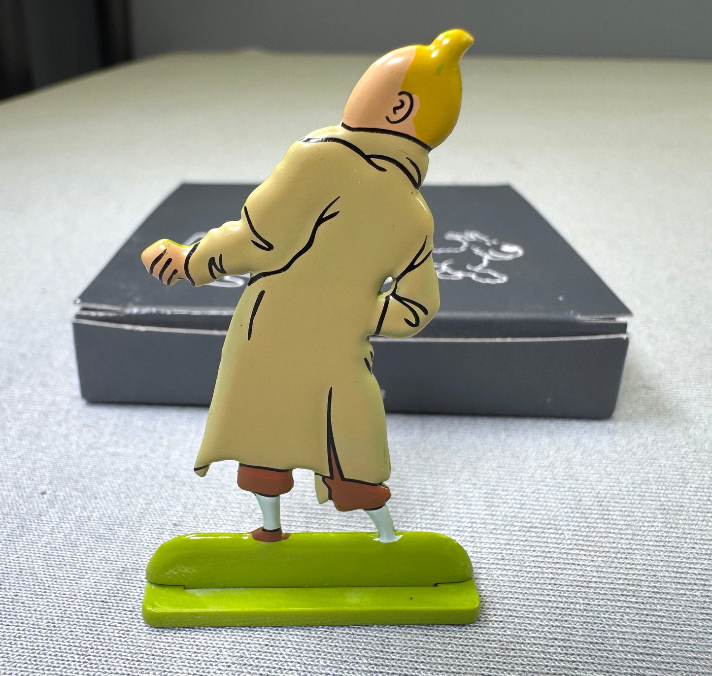ARCHIVES Moulinsart 2D Metal Figurine: Tintin in Long Coat Relief Figure/Model