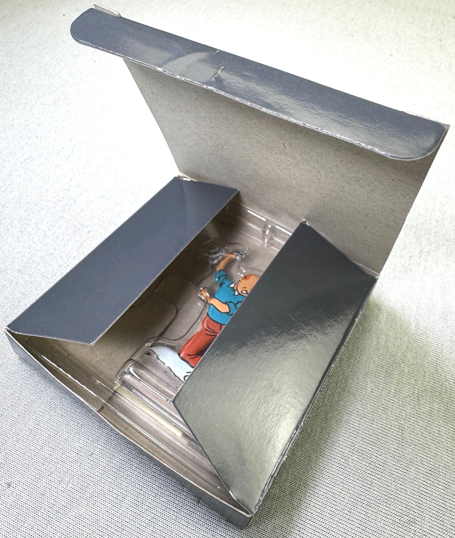 Archives Moulinsart 2D Metal Figurine: Tintin Rejoicing Prisoners Sun Figure/Model