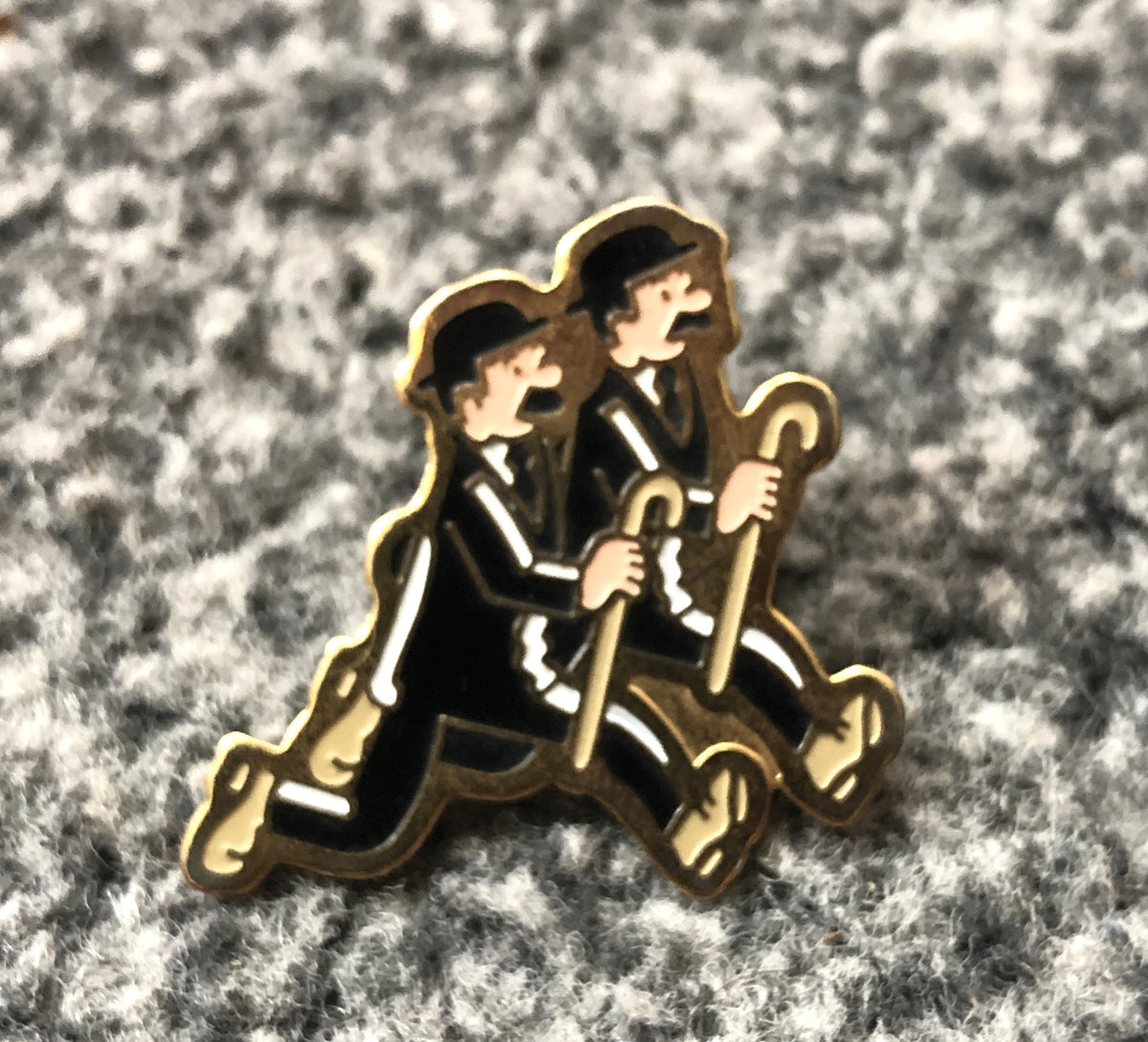Thom(p)son Twins Running: Tintin Character Metal Lapel Tintin Pin Badge Moulinsart Hergé
