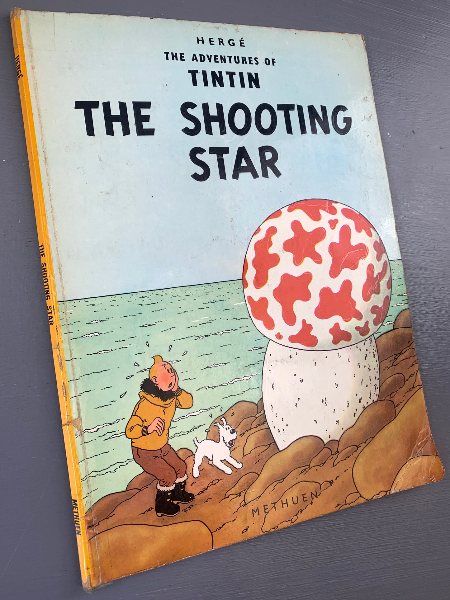 The Shooting Star - Methuen 1972 1st UK Paperback Edition Rare Tintin Book Herge