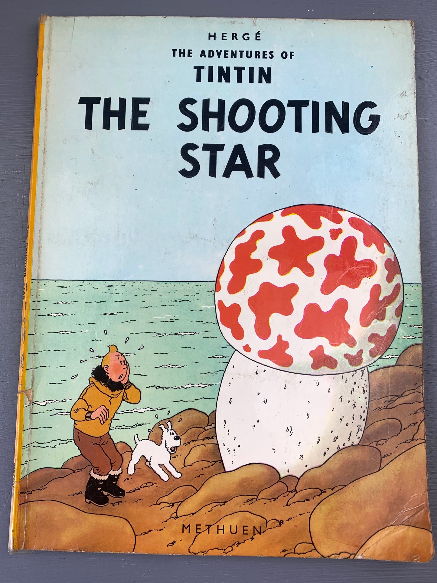 The Shooting Star - Methuen 1972 1st UK Paperback Edition Rare Tintin Book Herge