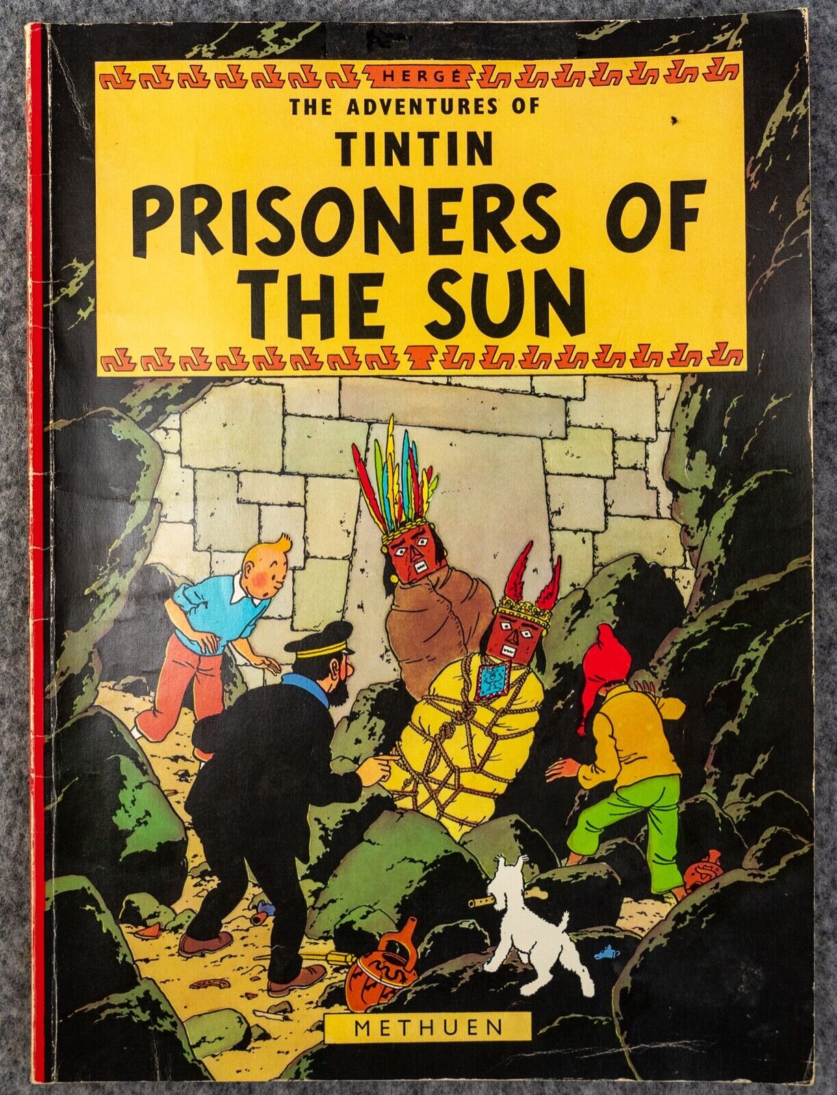 Prisoners of the Sun - Methuen 1973 1st UK Paperback Edition Rare Tintin Book Herge