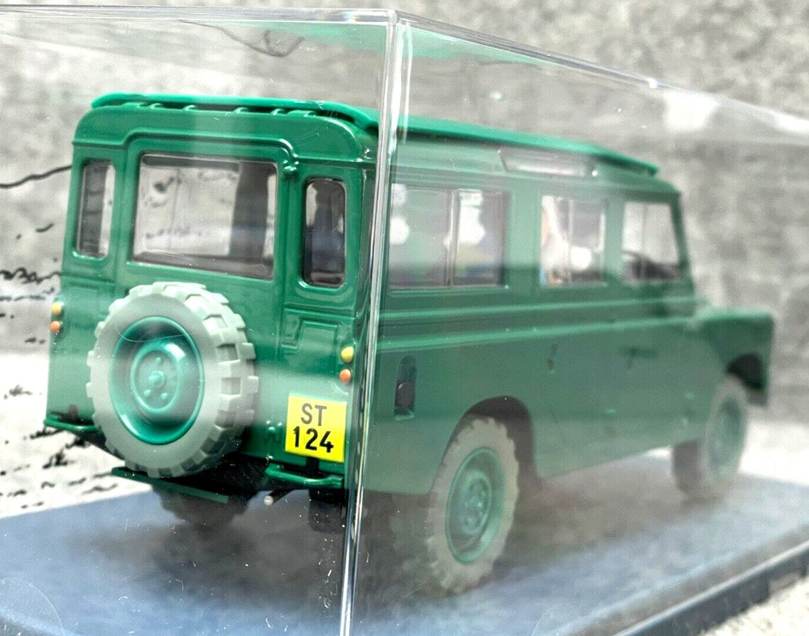 VOITURE TINTIN 1/24 29957 Land Rover Defender: Picaros Hachette Car #5 –  EuroComiX