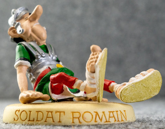 Plastoy Asterix Figurine #11 Roman Soldier Defeated Rene 8cm Resin Model Figure