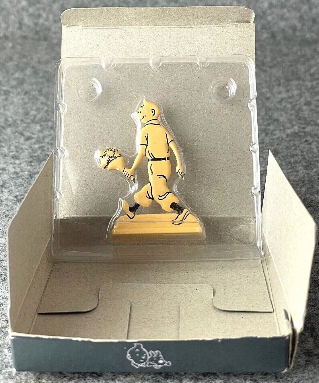 ARCHIVES TINTIN 2D Metal Figurine: Winking with Flowers B&W ML Model Figure