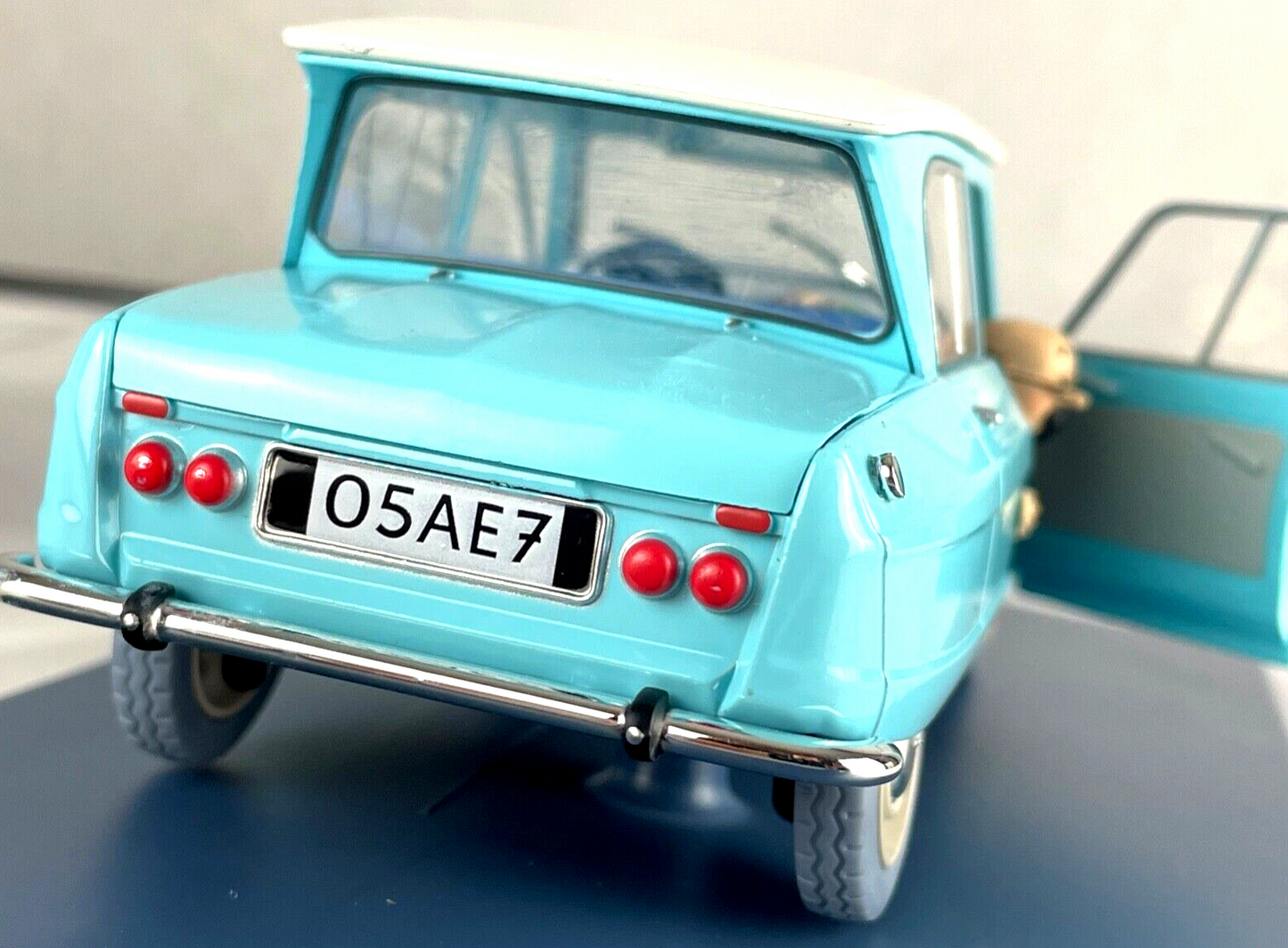 HACHETTE Tintin Car 1/24 #18 Citroen Ami Castafiore Emerald Model Voiture Figure