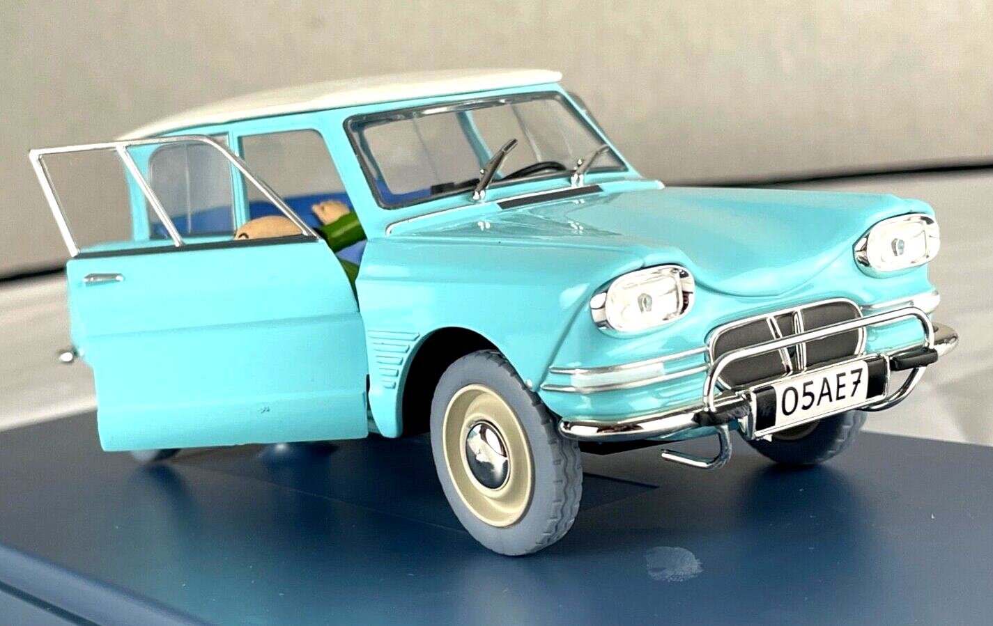 HACHETTE Tintin Car 1/24 #18 Citroen Ami Castafiore Emerald Model Voiture Figure