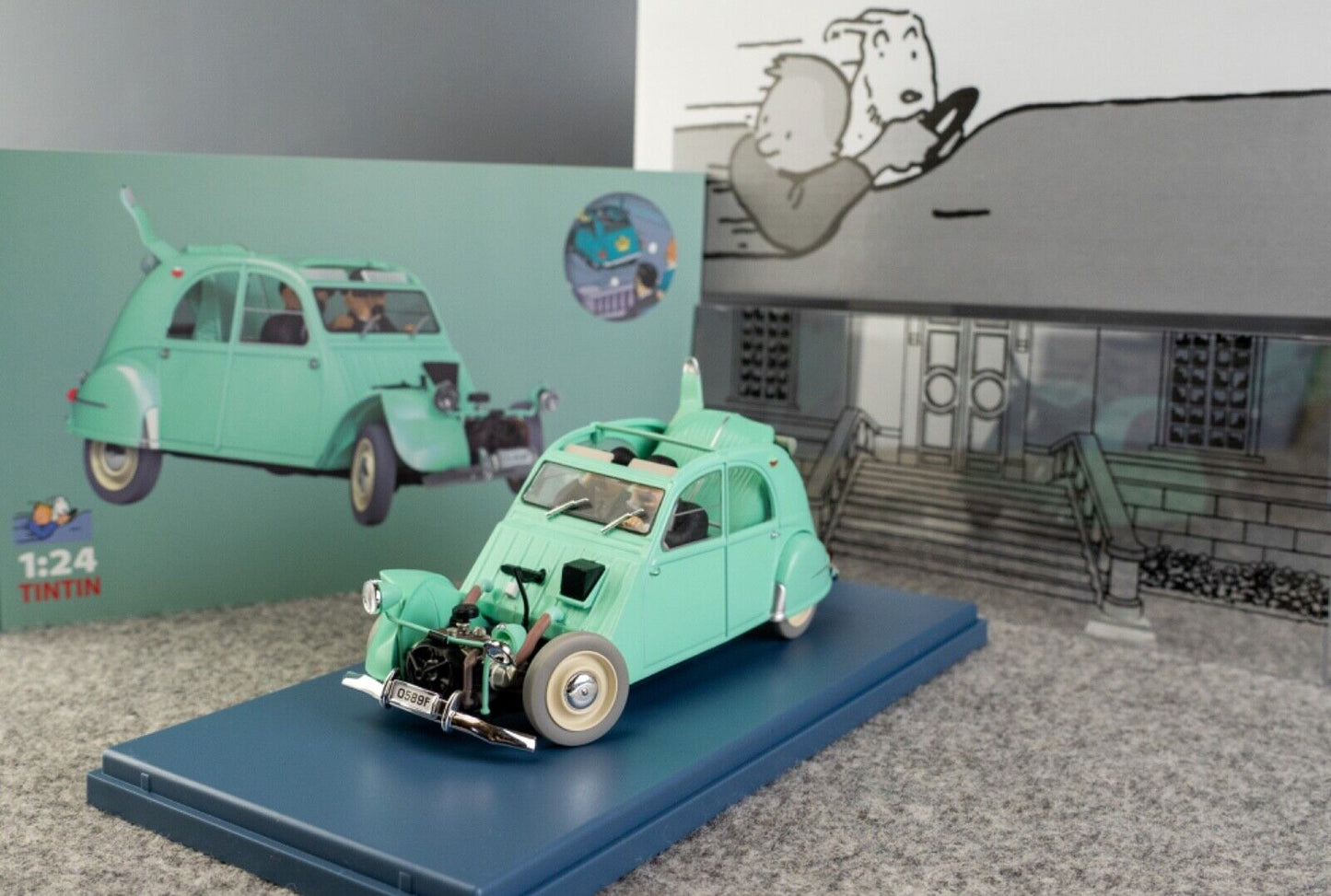 VOITURE TINTIN 1/24 29911 Crashed 2CV Car: Castafiore Emerald Hachette Model #11