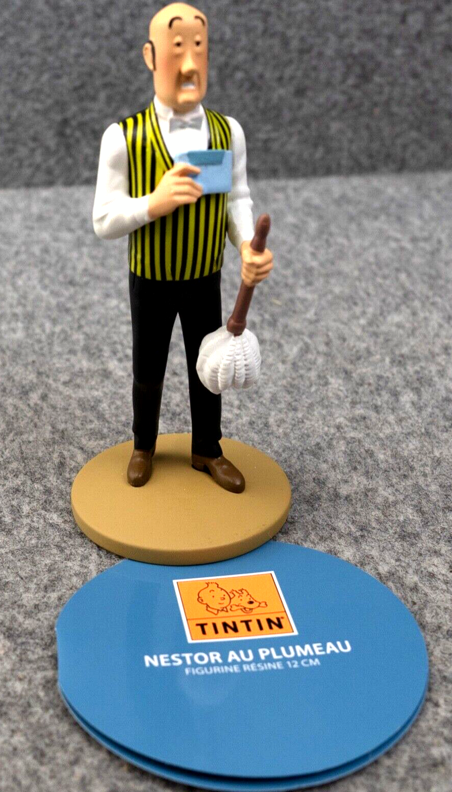 Tintin Figurine Moulinsart 42227 Nestor Dusting: Castafiore Emerald 12cm 31