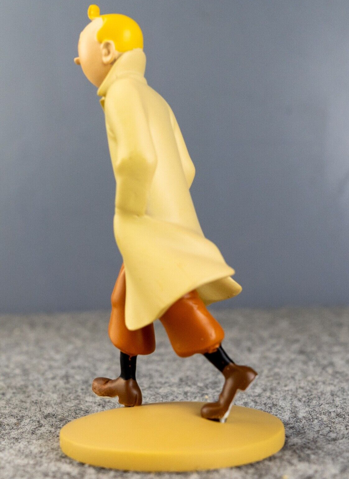 Figurine Moulinsart 42190 Tintin in Trenchcoat 12cm Resin Officielle Figure 1