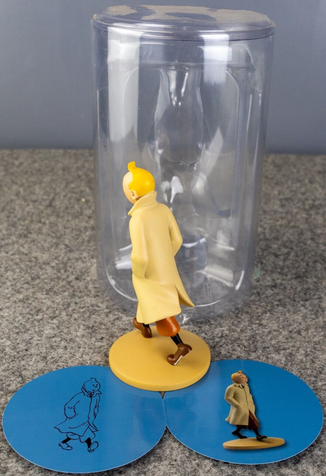 Figurine Moulinsart 42190 Tintin in Trenchcoat 12cm Resin Officielle Figure 1