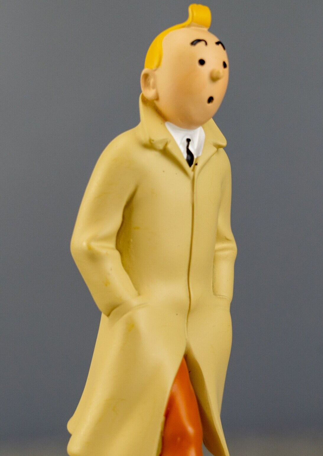 Figurine Moulinsart 42190 Tintin in Trenchcoat 12cm Resin Officielle Figure 1