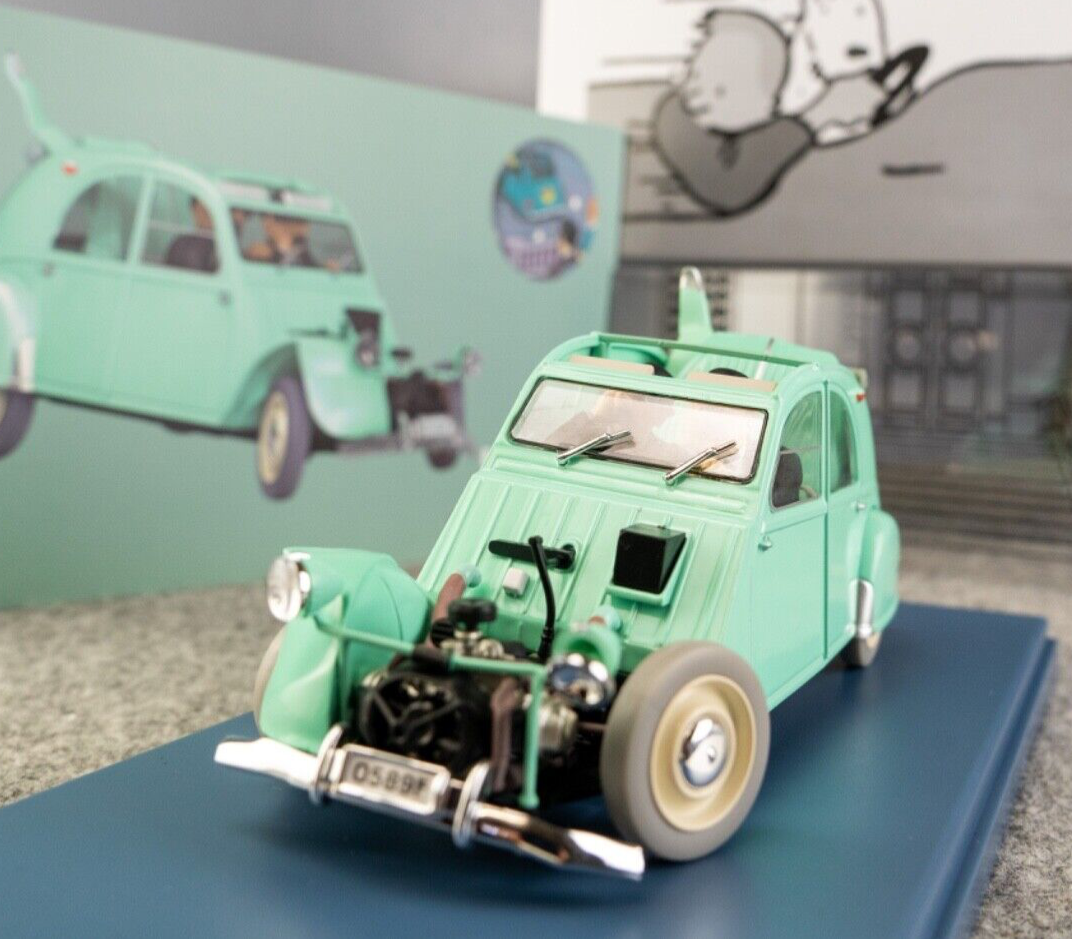 VOITURE TINTIN 1/24 29911 Crashed 2CV Car: Castafiore Emerald Hachette Model #11