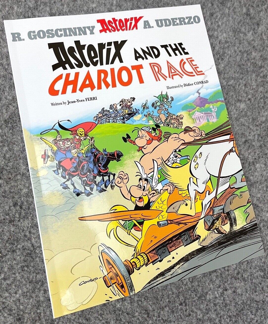 Asterix & Chariot Race - 2000s Orion/Sphere UK Edition Paperback Book EO Uderzo