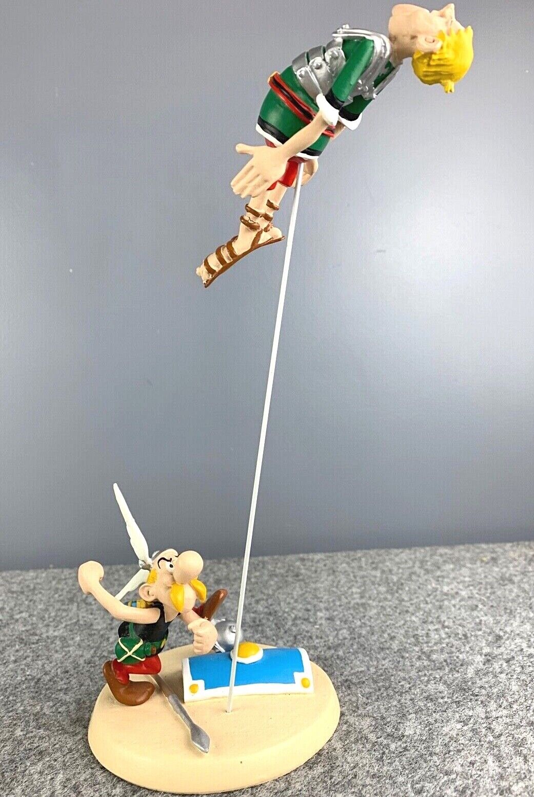 Plastoy Figurine: Asterix Punching a Roman 2002 Edns Atlas Ltd 12cm PVC Model