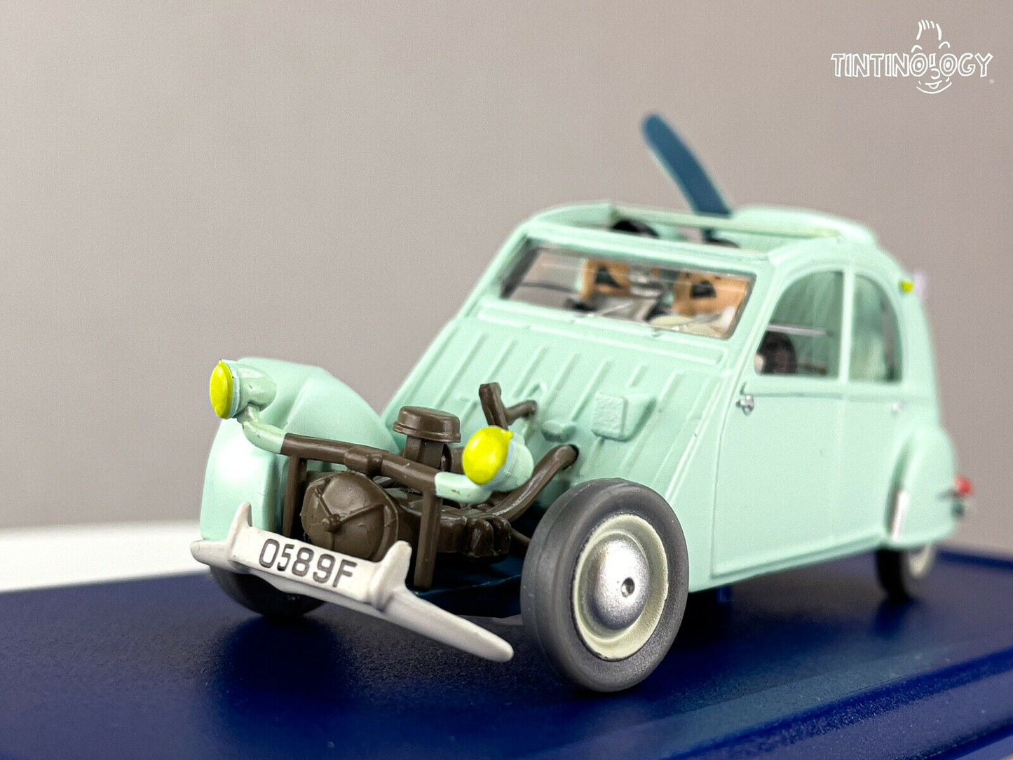 ATLAS TINTIN CAR # 33 Crashed 2CV Castafiore Emerald Herge model car 1/43 Scale