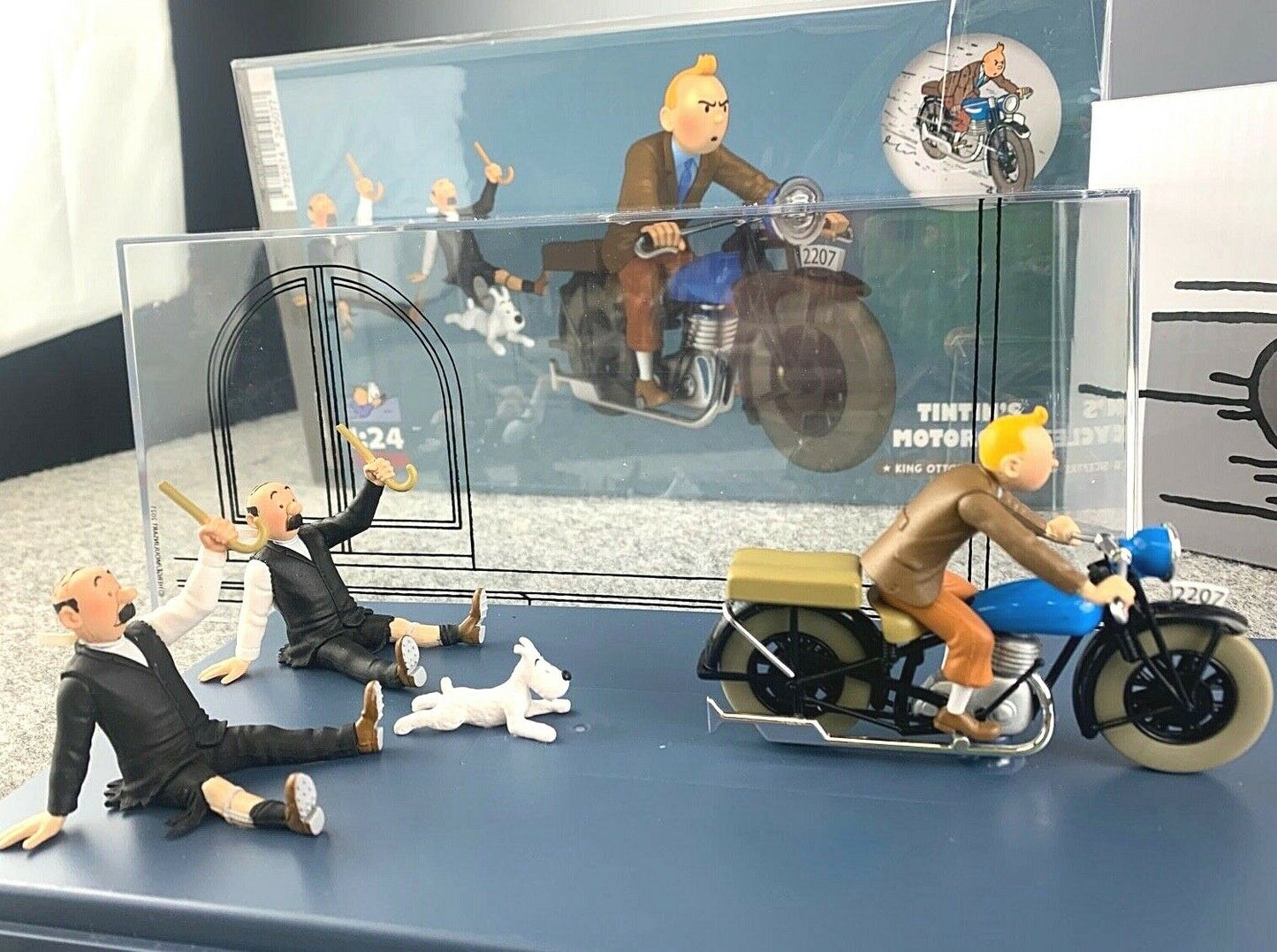 VOITURE TINTIN 1/24 29970 Thomsons & Motorbike: Ottokars Sceptre Hachette car #70