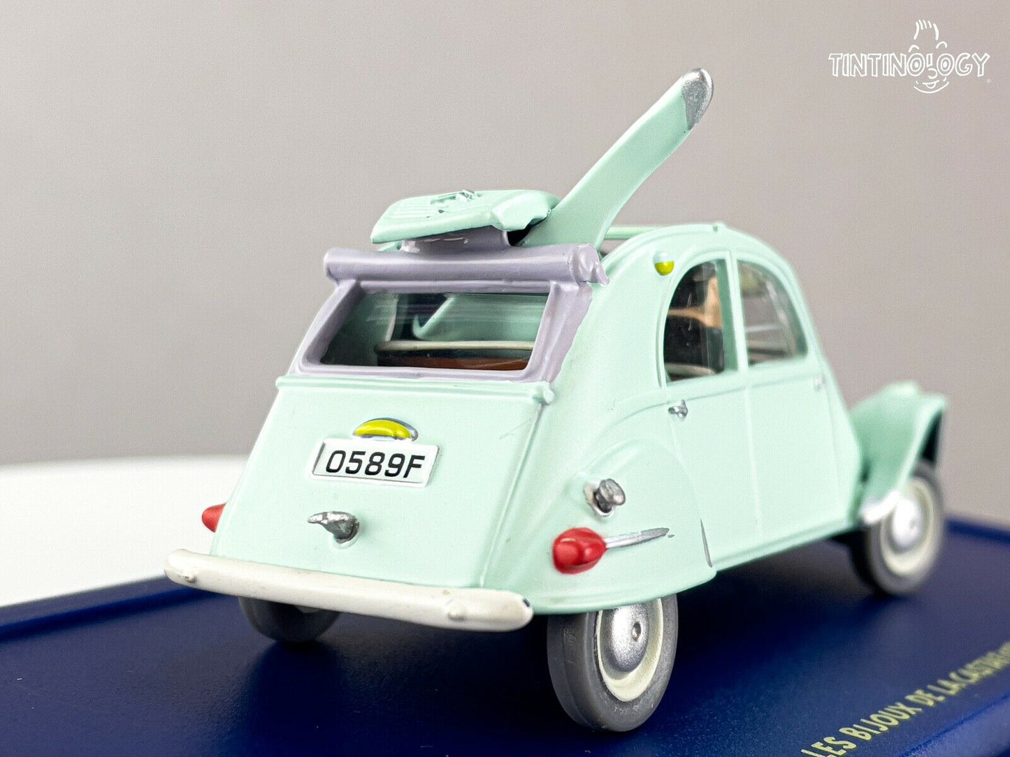 ATLAS TINTIN CAR # 33 Crashed 2CV Castafiore Emerald Herge model car 1/43 Scale