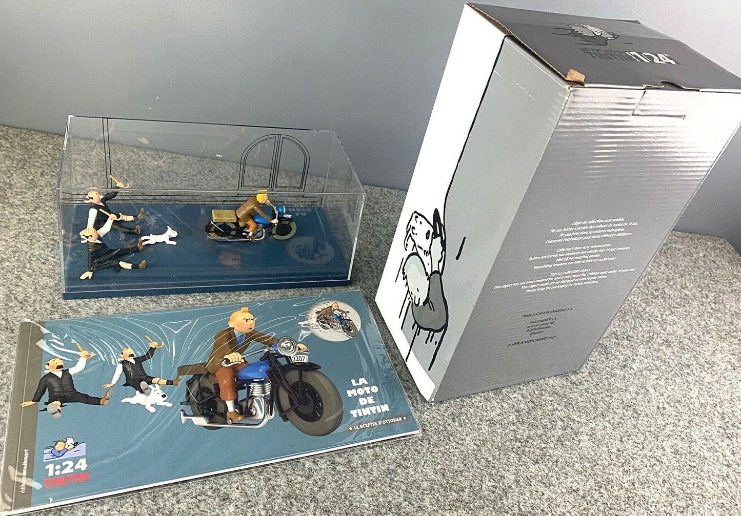 VOITURE TINTIN 1/24 29970 Thomsons & Motorbike: Ottokars Sceptre Hachette car #70