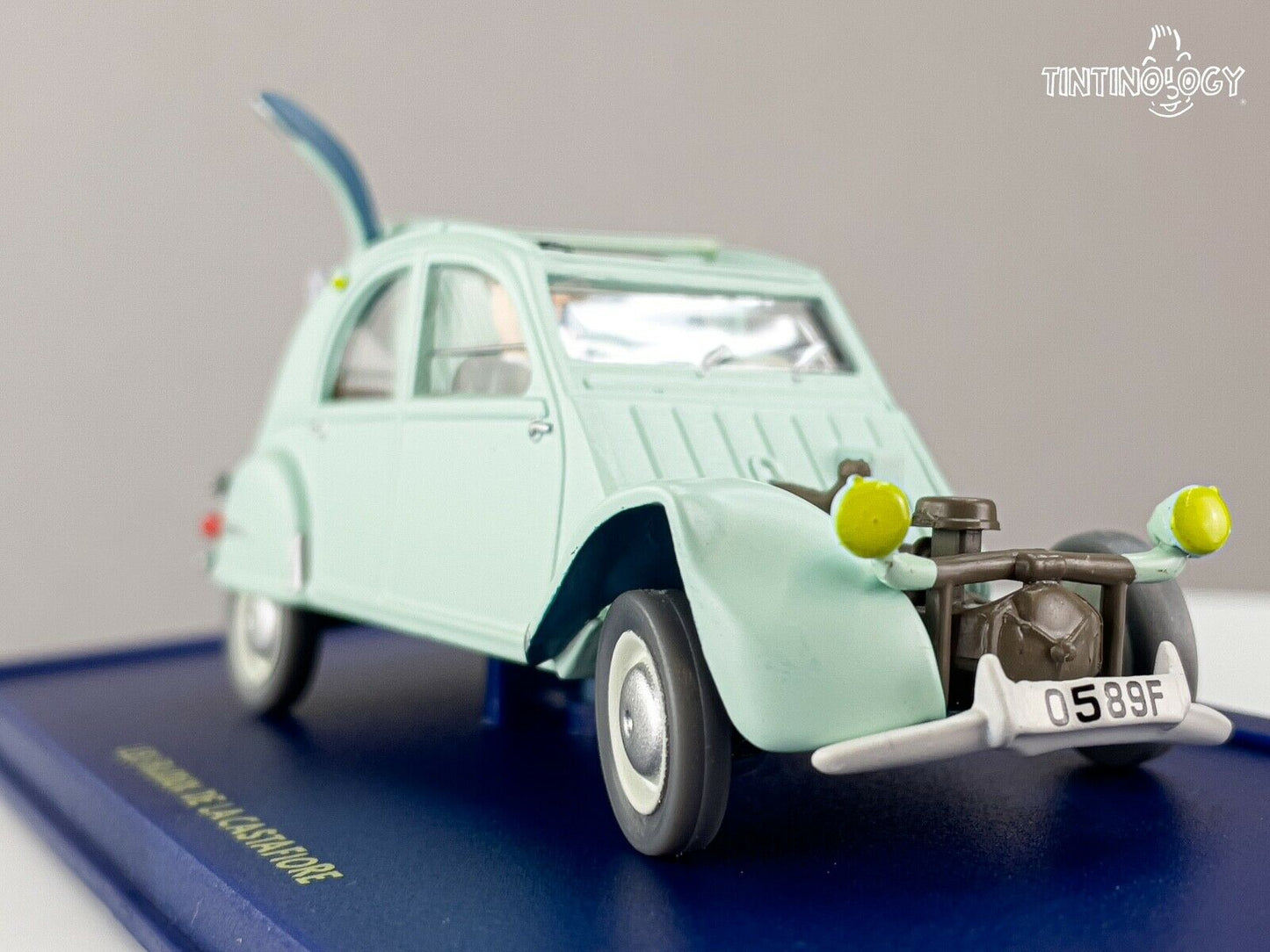 ATLAS TINTIN CAR # 33 Crashed 2CV Castafiore Emerald Herge model car 1/43 Scale