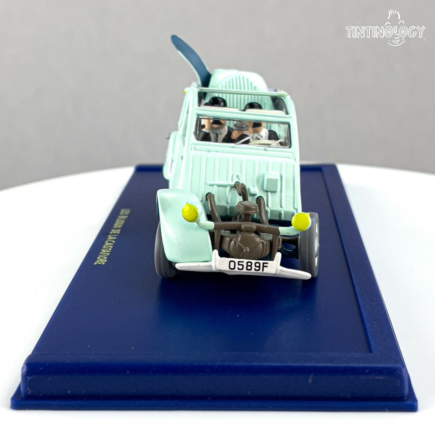 ATLAS TINTIN CAR # 33 Crashed 2CV Castafiore Emerald Herge model car 1/43 Scale