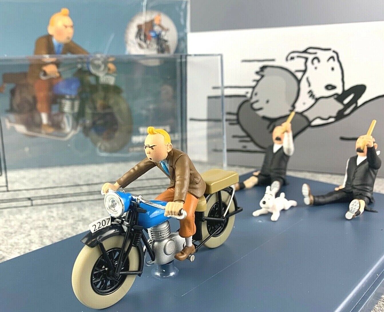 VOITURE TINTIN 1/24 29970 Thomsons & Motorbike: Ottokars Sceptre Hachette car #70